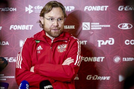 Главный тренер сборной России Валерий Карпин